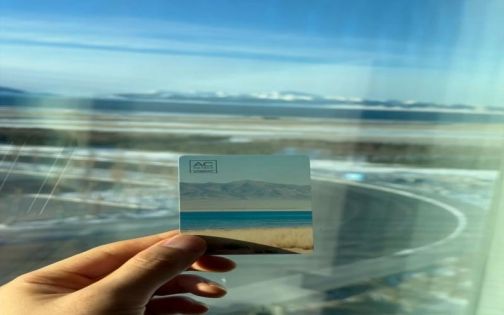 賽里木湖酒店推薦：湖景房真實評測＋住宿選擇全攻略（逸扉/亞朵/星空營地）