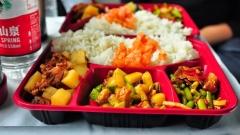 西藏火車美食全指南：車上怎麼吃、吃什麼、去哪買