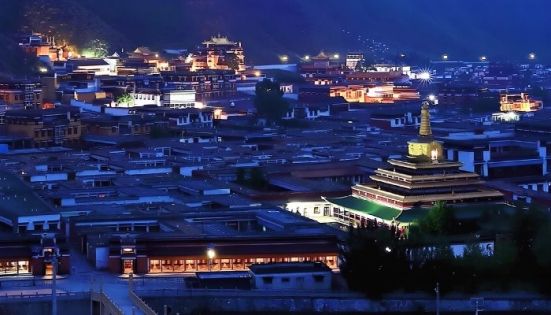 甘南拉蔔楞寺夜景