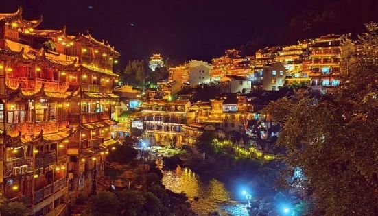 芙蓉古鎮夜景吊腳樓