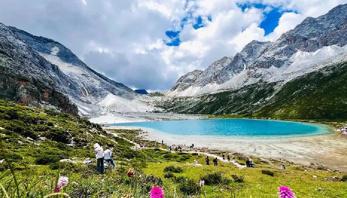 稻城亞丁牛奶海