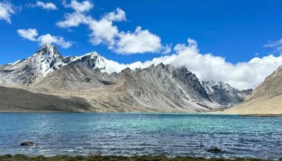 西藏高原雪山湖泊風景