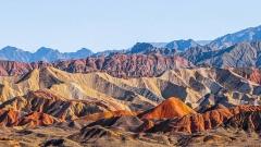 穿越河西走廊：青甘大環線之甘肅精華攻略，探秘莫高窟、鳴沙山、七彩丹霞等景點