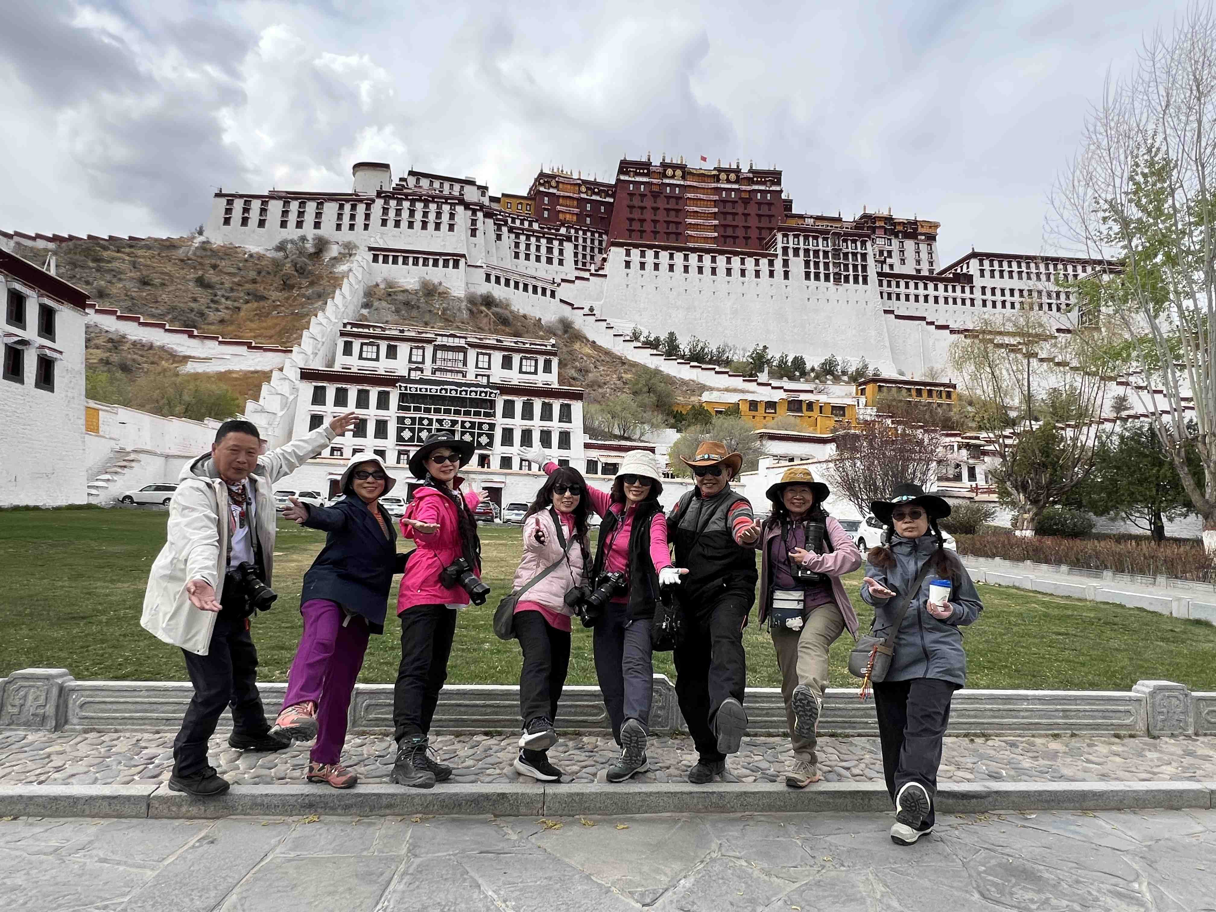 西藏10日深度游：从拉萨到珠峰，穿越北藏草原与圣湖纳木错