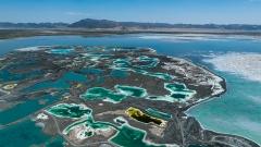 穿越柴達木盆地之心：大柴旦地質奇觀與長程跨境旅行指南