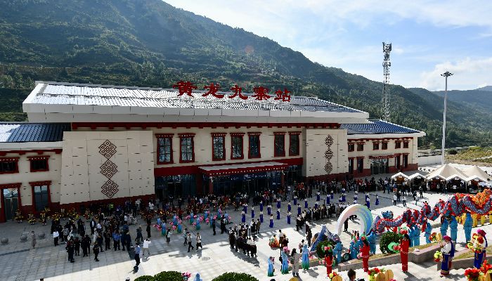 黃龍九寨站