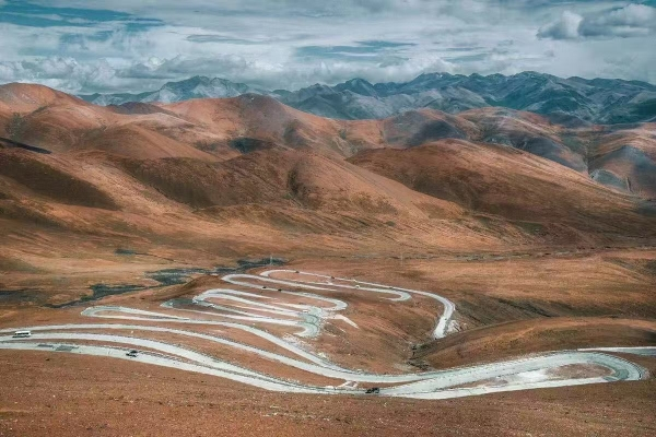加烏拉山口盤山路段