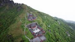 屹立雲海的天空之城:貴州梵淨山深度旅遊攻略與自然文化全解析