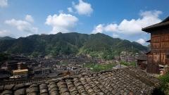 漫步雲端上的吊腳樓:西江千戶苗寨深度旅遊攻略與文化全解析