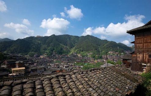 漫步雲端上的吊腳樓：西江千戶苗寨深度旅遊攻略與文化全解析