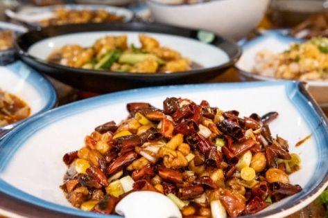 舌尖上的天府之國：成都當地特色美食全攻略，帶您吃透「美食之都」的熱辣與慢活