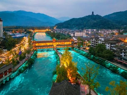 探尋天府之國的後花園：成都周邊必去頂級景點全攻略，解鎖世界級自然與人文奇蹟
