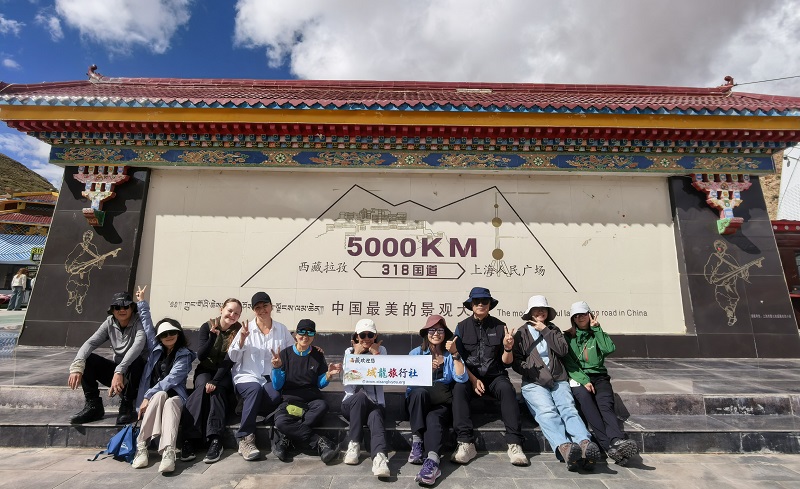 西藏域龍旅行社的遊客