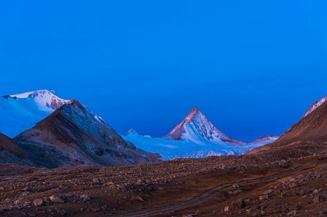 探索藏西北秘境:西藏阿里無人區旅遊路線全解析